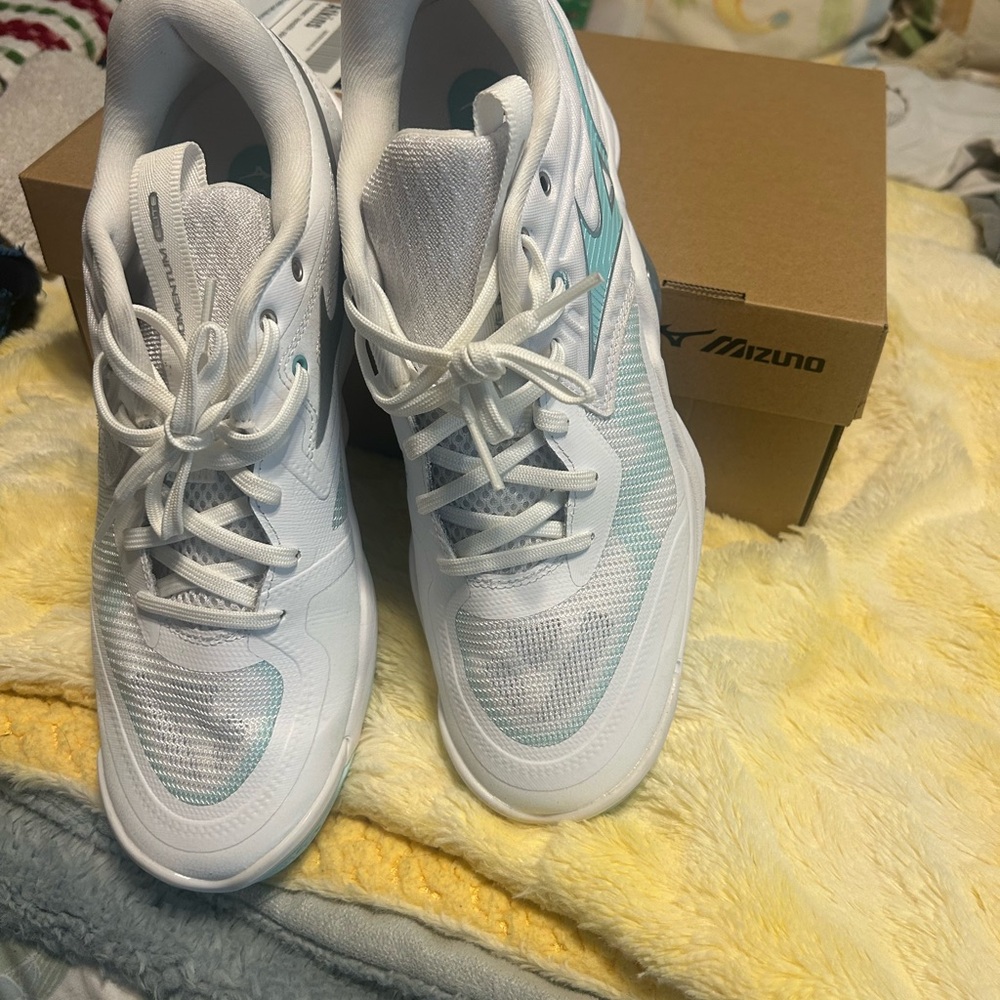 Mizuno Women's White and Teal Volleyball Shoes